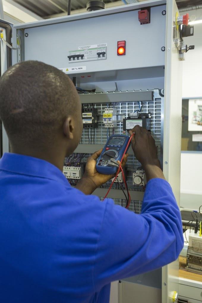 Schneider Electric y Jesuitas formarán en electricidad a 500 jóvenes de RDCongo | SCHNEIDER ELECTRIC ep schneider electricjesuitas formaranelectricidad500 jovenesrdcongo