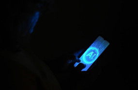 ep un movil con las siglas ai de artificial intelligence inteligencia artificial a 24 de octubre de