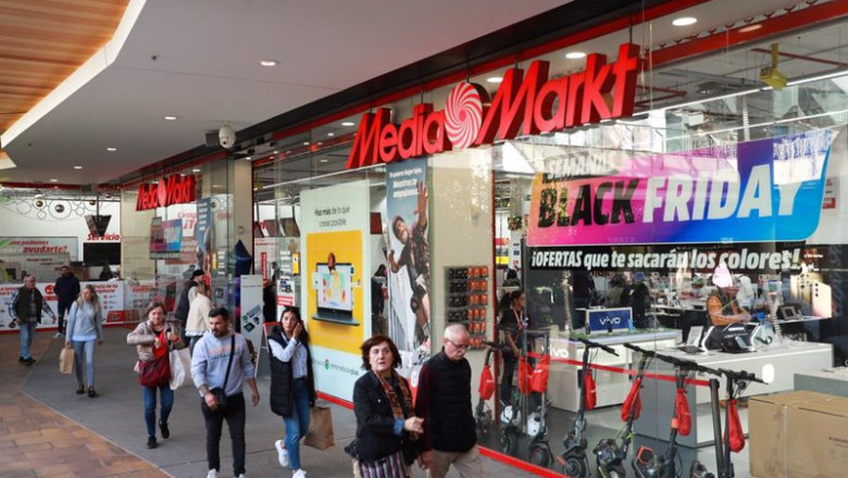 ep varias personas van de compras durante el black friday ep varias personas van de compras durante el black friday