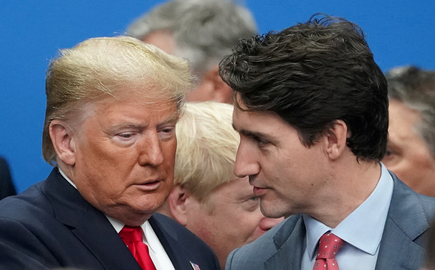 Trump también aplaza un mes los aranceles a Canadá tras hablar con Trudeau