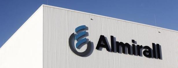 Almirall cae tras ganar 27,3 millones de euros en el primer semestre y abandonar cifras negativas