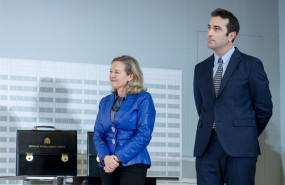 ep archivo   la presidenta del banco europeo de inversiones bei nadia calvino y el ministro de