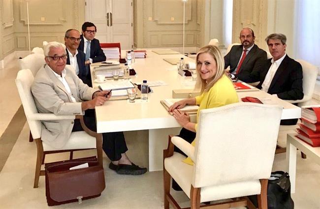 Cifuentes con miembros de su Ejecutivo en el Consejo de Gobierno | COMUNIDAD DE MADRID ep cifuentesmiembrossu ejecutivoconsejogobierno