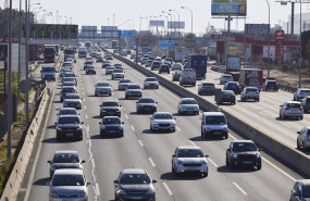 ep decenas de coches en la a 4 en madrid espana