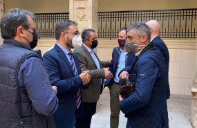 ep el alcalde de lorca junto a miembros de la mesa negociadora sobre ganaderia porcina