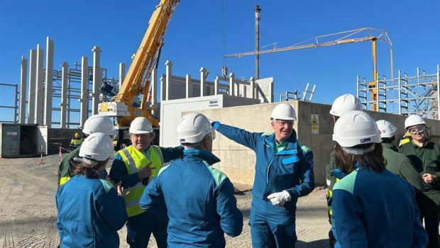 ep el ceo de moeve maarten wetselaar supervisando las obras