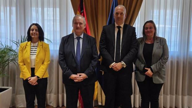 ep el ministro de industria y turismo jordi hereu se reuno con el presidente de seat markus haupt ep el ministro de industria y turismo jordi hereu se reuno con el presidente de seat markus haupt