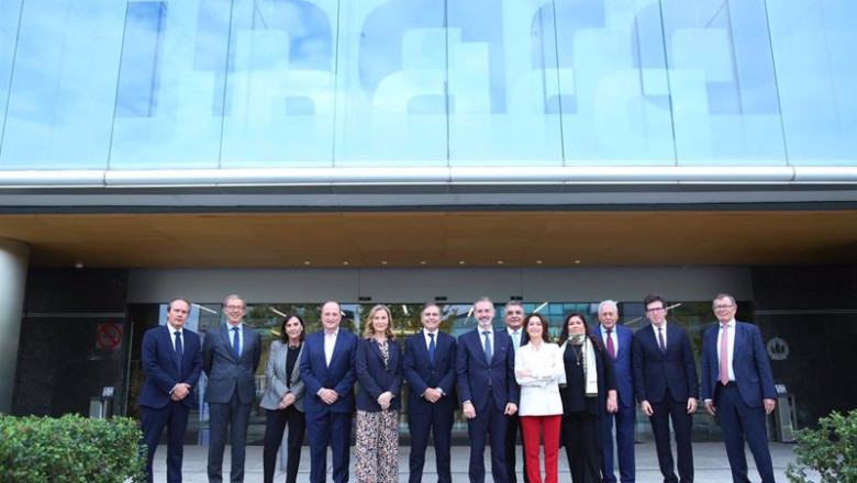 ep el nuevo consejo de administracion de indra posa tras la junta de accionistas en la que han sido