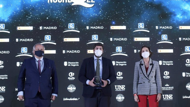 ep el presidente de la comunidad fernando lopez miras recoge el premio q de calidad turistica 2022