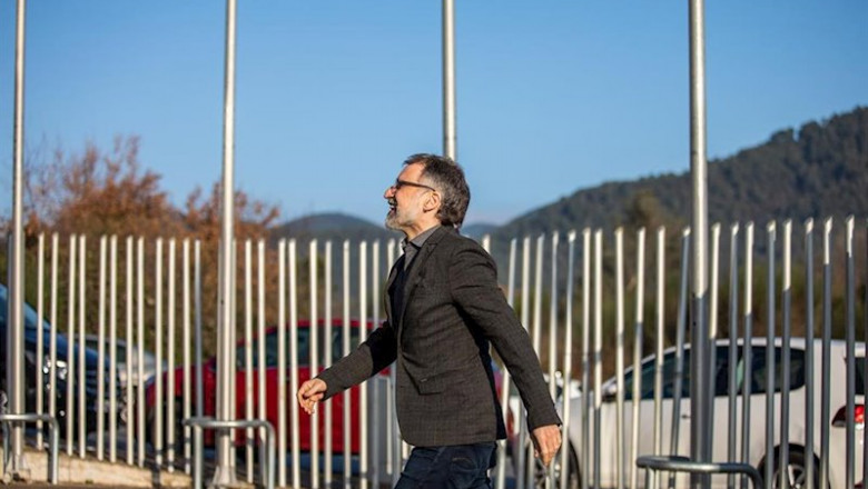 El presidente de Òmnium Cultural, Jordi Cuixart, entra en el recinto de la empresa Aranow (situada en el polígono de Sentmenat), de la que es presidente y fundador, a su llegada desde la prisión barcelonesa de Lledoners (donde permanece desde 16 de octubr | Pau Venteo - Europa Press ep el presidente de mnium cultural jordi cuixart entra en el recinto de la empresa aranow situada en