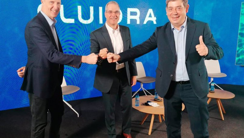 ep el presidente ejecutivo de fluidra bruce brooks el ceo eloi planes y el director financiero