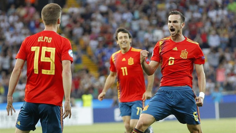 ep fabian ruiz celebraa dani olmomikel oyarzabal1-0la finaleuropeo sub-21