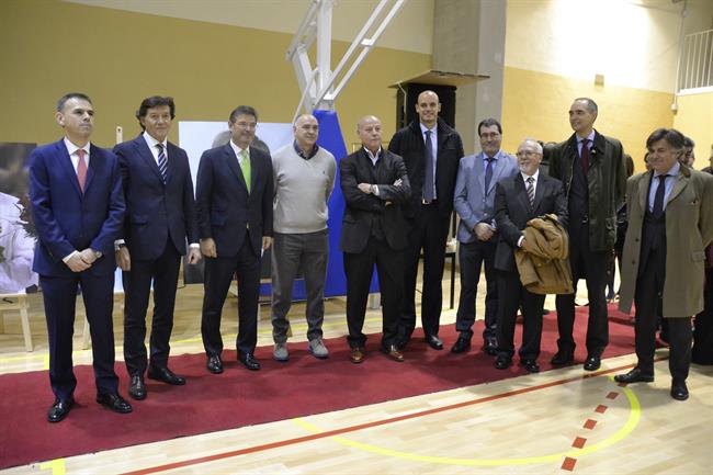 Foto de familia de la inauguración del pabellón San Viator-Pepe Domaica | EUROPA PRESS ep fotofamiliala inauguracionpabellon san viator-pepe domaica