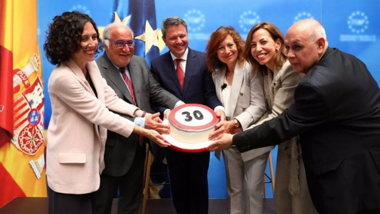 El límite de 30 km/h en ciudad reduce un 14% los fallecidos un año después de la implantación de la medida, según la DGT | DGT/FEMP ep h en ciudad reduce un 14 los fallecidos un ano despues de la implantacion de la medida segun la