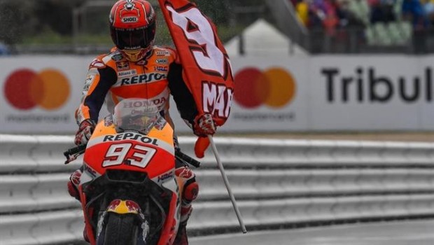 ep marc marquez bandera motogp