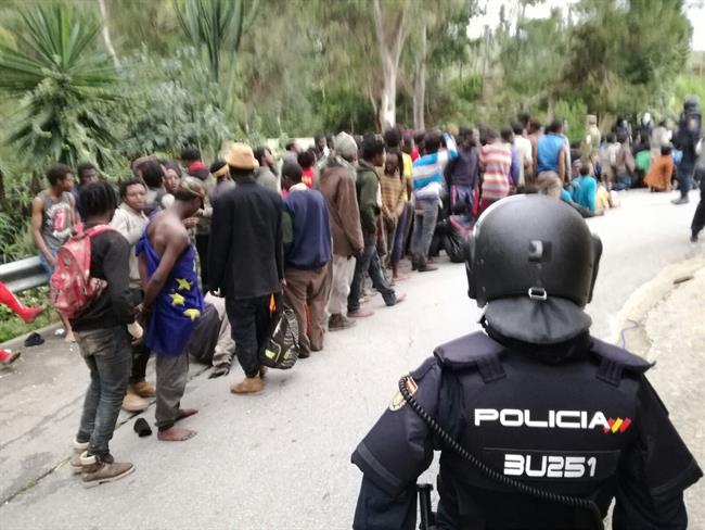 Más de 400 inmigrantes entran en Ceuta por la frontera del Tarajal | EUROPA PRESS ep mas400 inmigrantes entranceutala fronteratarajal