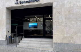 ep puerta principal de un local de banca march en madrid espana a 13 de febrero de 2020