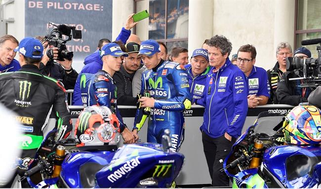 Rossi charla con Viñales | YAMAHA-RACING ep rossi charlavinales