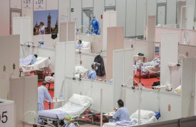 ep sanitarios y enfermos distribuidos en el interior del hospital de campana de ifema habilitado