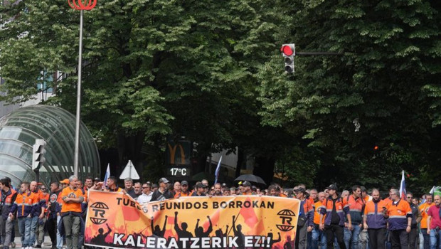 ep trabajadores de tubos reunidos se concentran en bilbao