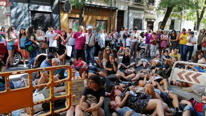 ep un centenarjovenes convocadosextintion rebelionfridays for future pidela embajadabrasilmadriddimisionpresidente brasileno jair bolsonaro y medidasextinguirincendiosdevastanselvaamazonas