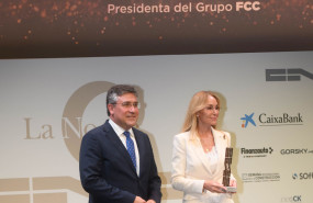 esther alcocer koplowitz presidenta del grupo fcc recogi el premio de manos de pedro fernndez aln presidente de la cnc esther alcocer koplowitz presidenta del grupo fcc recogi el premio de manos de pedro fernndez aln presidente de la cnc