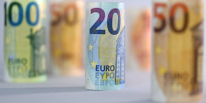 illustration de billets de banque en euros 20241017190314 