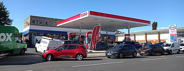 queues for fuel at east barnet esso service station 27 september 2021 02
