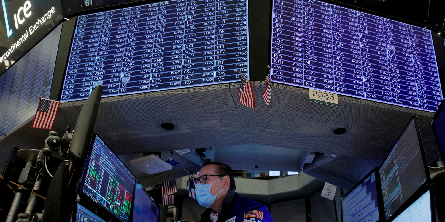 traders work on the floor of the new york stock exchange nyse new york 20220513142131 