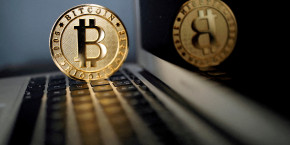 un bitcoin est vu sur une photo d illustration prise a la maison du bitcoin a paris un bitcoin est vu sur une photo d illustration prise a la maison du bitcoin a paris
