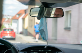 1594208353 mask mirror 1 min