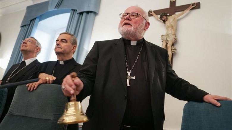 23 September 2019, Fulda: President of the German Bishops' Conference Cardinal Reinhard Marx (R) rings the bell at the beginning of the Autumn Plenary Assembly of the German Bishops' Conference, alongside Archbishop of Bamberg Ludwig Schick (L)and the Apo | Frank Rumpenhorst/dpa ep 23 september 2019 fulda president of the german bishops conference cardinal reinhard marx r rings