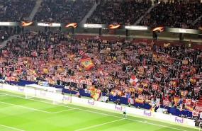 ep aficionados del atletico protestan por el nuevo escudo