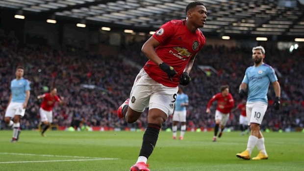 ep anthony martial celebra un gol con el manchester united