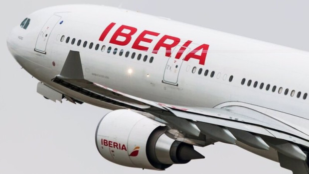 ep archivo   avion de iberia despegando