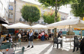 ep archivo   grupos de comensales sentados en una terraza de un establecimiento