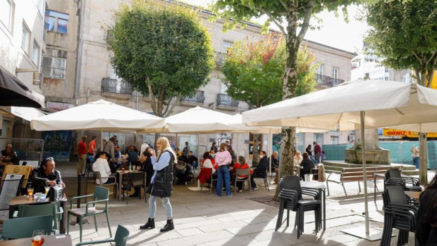 ep archivo   grupos de comensales sentados en una terraza de un establecimiento