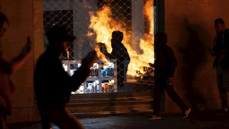 Disturbios en Barcelona durante la tercera noche de protestas contra la sentencia del proceso independentista | DAVID ZORRAKINO - EUROPA PRESS ep disturbios en barcelona durante la tercera noche de protestas contra la sentencia del proceso