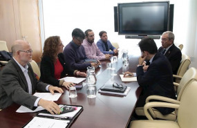 ep el consejero de economia conocimiento empresas y universidad rogelio velasco con ccoo-a en una