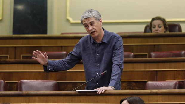 ep el diputado de eh bildu oskar matute interviene durante una sesion de control al gobierno en el