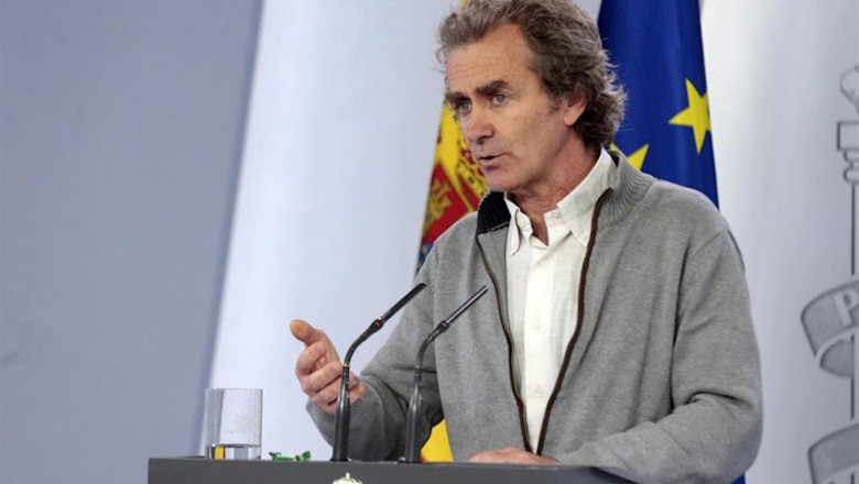 El director del Centro de Coordinación de Alertas y Emergencias Sanitarias, Fernando Simón, en una rueda de prensa. | Moncloa ep el director del centro de coordinacion de alertas y emergencias sanitarias fernando simon en una