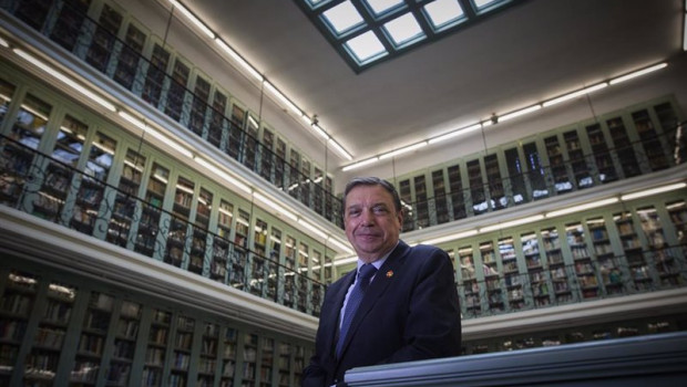 ep el ministro de agricultura pesca y alimentacion luis planas posa despues de una entrevista para