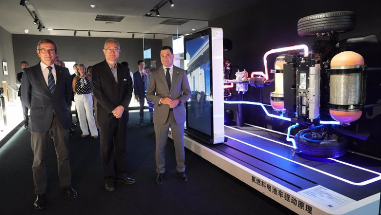 El presidente de la Junta de Andalucía, Juanma Moreno, ha visitado el parque tecnológico de energías renocables Daxing Zona Internacional y ha mantenido una reunión con la Asociación China de Fabricantes de Automóviles. | JUNTA DE ANDALUCIA ep el presidente de la junta de andalucia juanma moreno ha visitado el parque tecnologico de