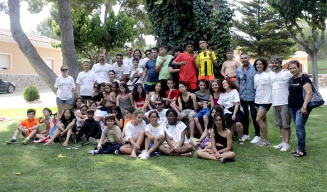 : Foto De Familia Con Los Niños Del Campamento, La Presidenta De La S.E.N. | SOCIEDAD ESPAÑOLA DE NEFROLOGÍA ep fotofamilialos ninoscampamento la presidentala sen