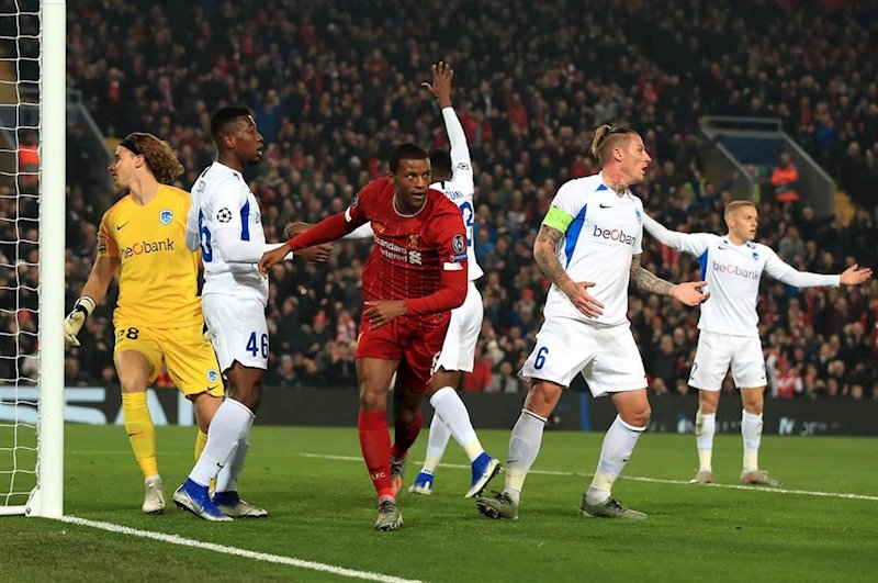 ep georginio wijnaldum celebrando un gol del liverpool ante el genk en la champions