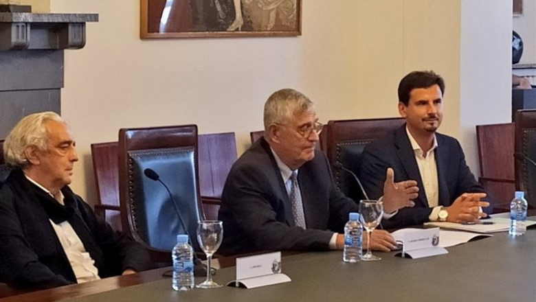 ep juan barja juan miguel hernandez y valerio rocco durante la presentacion de rocco como nuevo