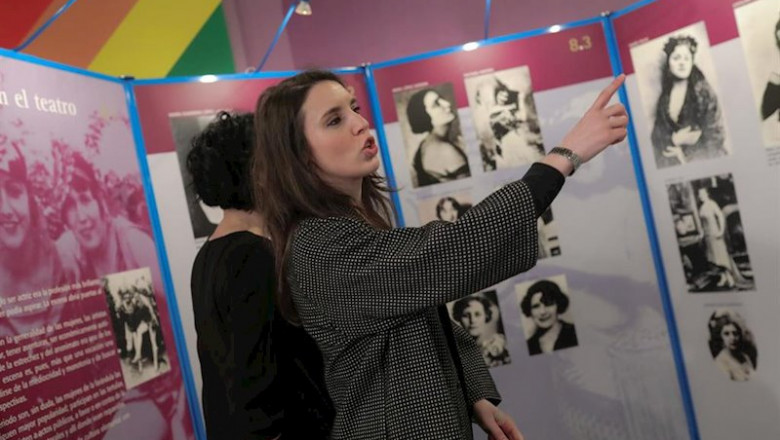 La ministra de Igualdad, Irene Montero, durante la inauguración de la exposición 'El voto de las mujeres' en la semana de actividades para el 8 de marzo, en el Ministerio de Igualdad ubicado en la Calle Alcalá, Madrid (España), a 2 de marzo de 2020. | Jesús Hellín - Europa Press ep la ministra de igualdad irene montero durante la inauguracion de la exposicion el voto de las