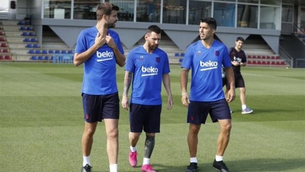 ep los jugadores del fc barcelona gerard pique leo messi y luis suarez en un entrenamiento de la