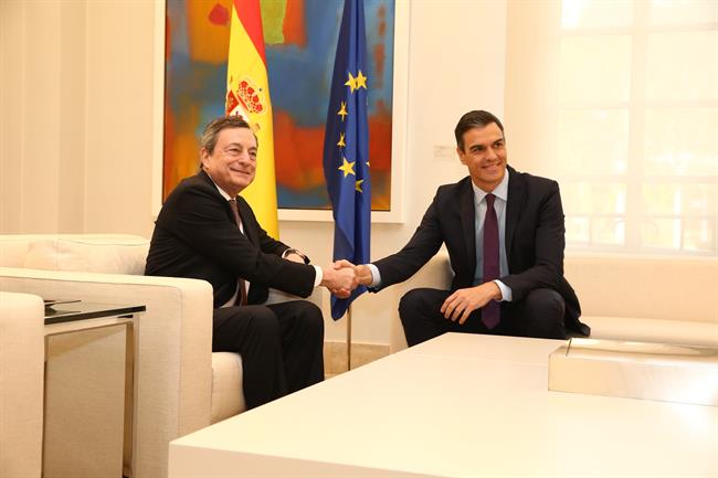 Mario Draghui y Pedro Sánchez | POOL MONCLOA / J.M. CUADRADO Y FERNANDO CALVO ep mario draghuipedro sanchez