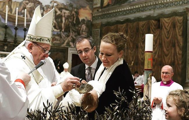 El Papa Francisco bautiza en la Capilla Sixtina en enero de 2017 | INSTAGRAM ep papa francisco bautizala capilla sixtinaenero2017